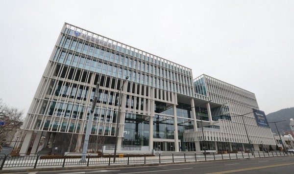 Seoul Luncurkan Layanan Pemberitahuan Pulang-Pergi Sekolah Gratis bagi 320.000 Siswa SD Mulai September di 607 Sekolah 서울 초등생 32만명 ‘등·하교 알림 무료로 받는다…9월부터 607개교 전면 시행.jpg